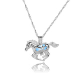 Ragyogó ló medál nyaklánc vágtázó ló motívummal