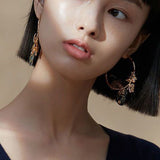Fülbevalók hímzett pillangószárnyakkal